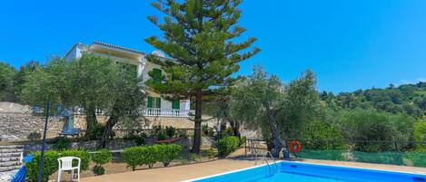 Fran Apartments in Saint Spiridon beach