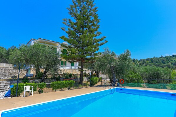 Fran Apartments in Saint Spiridon beach