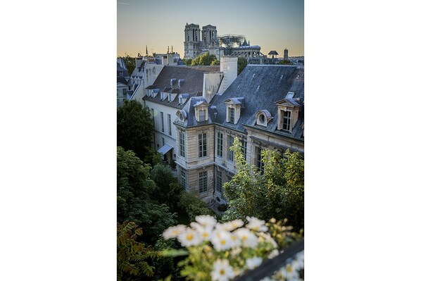 bedroom view over Notre Dame