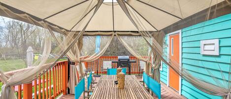 Enjoy the shade under the cabana at this 1-bedroom, 1-bath tropical villa.