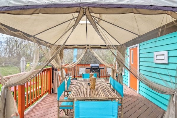 Enjoy the shade under the cabana at this 1-bedroom, 1-bath tropical villa.