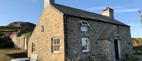 Lower Porthmawr cottage