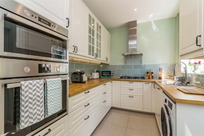 Luxury & Spacious 4 Bed property