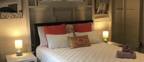 Bedroom -Queen bed