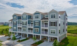ELEVATOR 4-STORY RESORT TOWNHOUSE at BAYSIDE  85 TVs  Golf Course and Bay Views  Slate Pool Table  INCREDIBLE