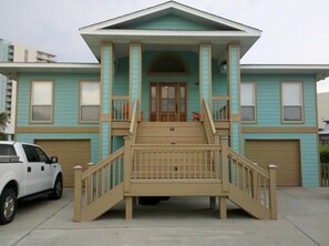 Deep front porch
Lots of parking
