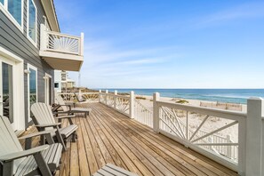 Large Open Deck with amazing views