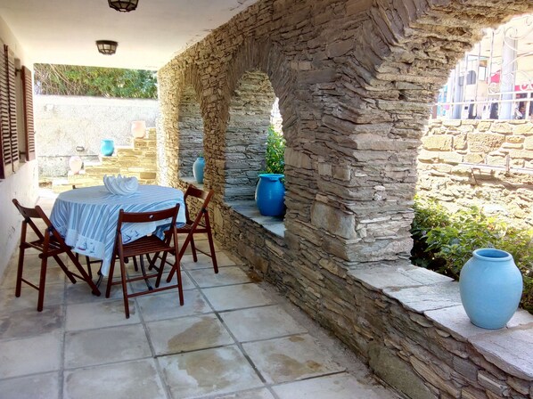 Outdoor dining