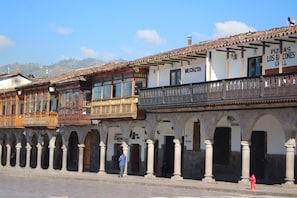 Balcon a la Plaza De Armas De Cusco