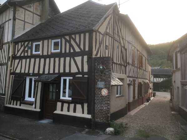 MAISON DE VILLE  AVEC PARKING