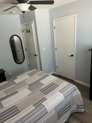 Sink into the queen bed after a relaxing day on the lake or after round of golf.
