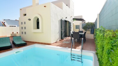 Villa Olympia ❤️ Lovely, Close to Town and Beaches with Private Pool & Fast WiFi