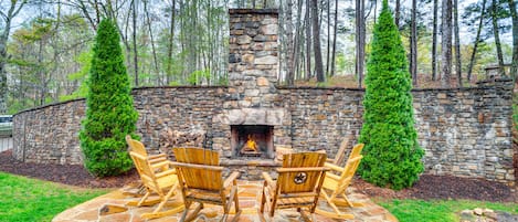 Dahlonega Vacation Rental | 5BR | 3BA | 3,789 Sq Ft | Stairs Required