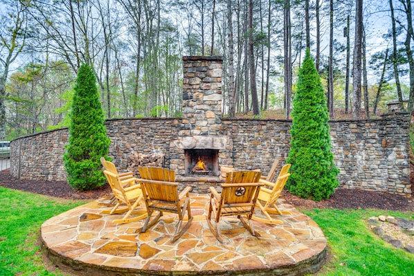 Dahlonega Vacation Rental | 5BR | 3BA | 3,789 Sq Ft | Stairs Required