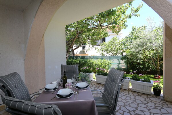 Outdoor dining