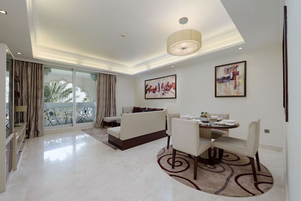 Holiday rental with resort-style facilities on Palm Jumeirah Dubai