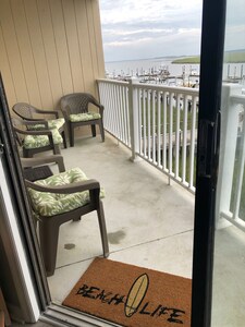 First time rental- Newly remodeled 2B/2B Condo views of Baycreek Marina & Marsh