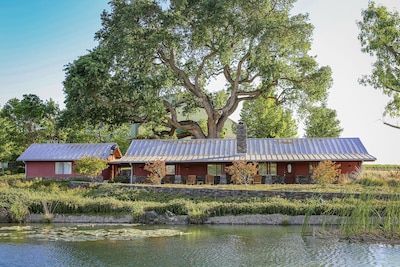 Front of vineyard home 
