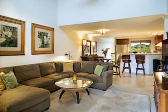 Sleeps 6! Palm Villas B23, 2 bed plus 3rd bedroom loft! Walk to Beach!