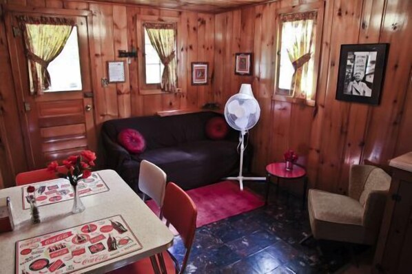Home Decor, Indoors, Room, Furniture, Table