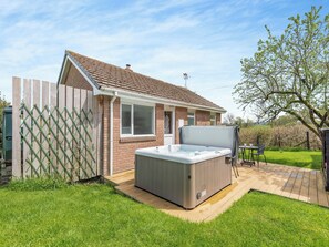Hot tub | Cambrian Mountain View, Llanafan-fawr, near Builth Wells 