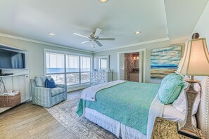 Master Bedroom- King Bed, Ocean Views