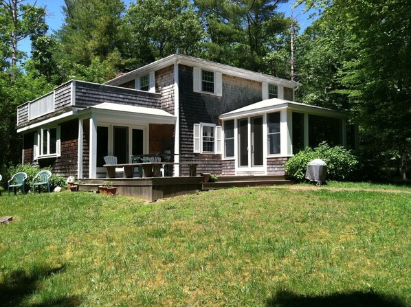 House with front yard.