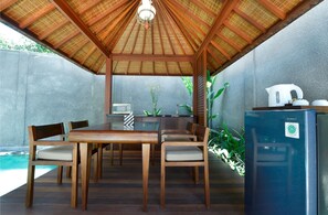 Outdoor dining