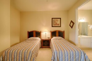 Twin bedroom