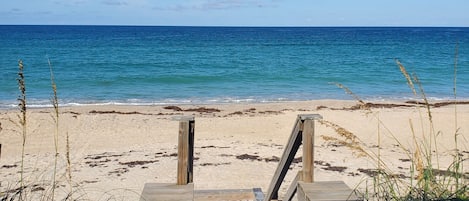 Vista para praia/oceano