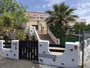 Guests gate