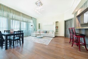 Holiday rental with a large balcony overlooking the sea and Burj Al Arab in Palm Jumeirah Dubai