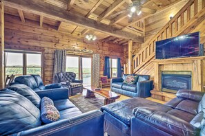 Living Room | Free WiFi | Central A/C | Board Games