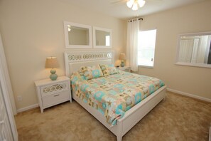 King Bedroom w/En-Suite Bathroom