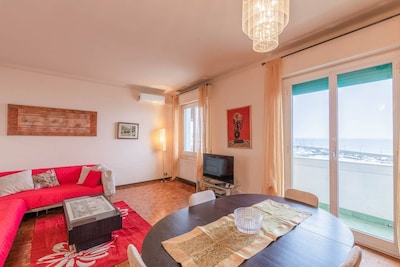 Wonderful huge apartment 5mt from the sea 
