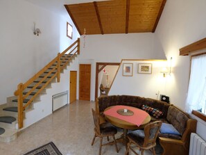 Zimmer, Eigentum, Gebäude, Haus, Treppe, Interior Design, Möbel, Fussboden, Wohnzimmer, Grundeigentum