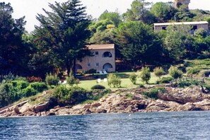 La résidence vue de la mer