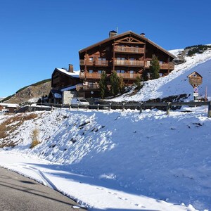 Apartment on the piste, sleeps 7, La Sapinière 