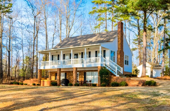 Lakefront home with the perfect blend of charm and comfort with stunning views