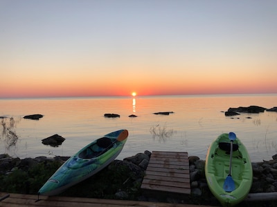 Newly-renovated waterfront cottage