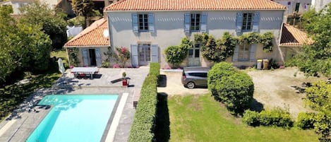 Beautiful house with covered pool