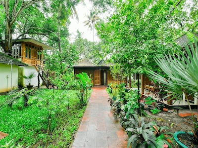 Cosy & Beautiful Greenery Resort