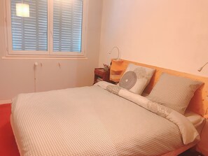 chambre 1.  Au calme. Literie matelas Latex.