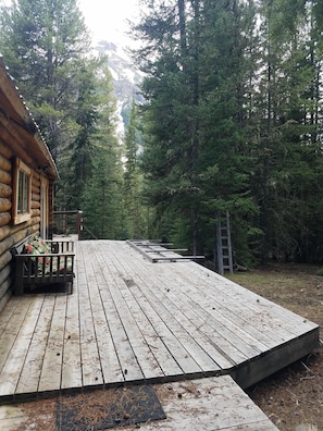 Side deck with love seat. Side door to dining area. Note Wall Mountain.