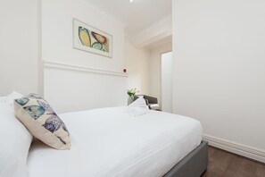 Bedroom with Queen bed