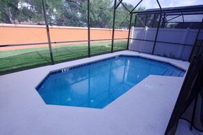 Private Splash Pool &amp; Lanai Area w/Child Safety Fence