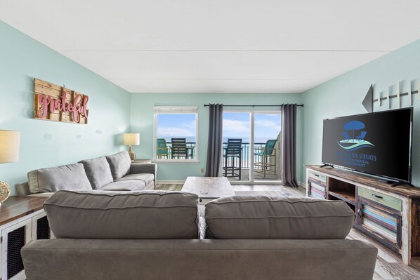 Living Area – Murphy Foldout Bed - Beach Views - Cable & Smart TV