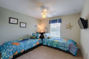 'Nemo/Dory' Themed Twin Room w/Flat Screen TV