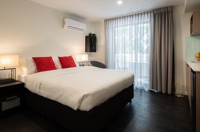 Ascot Budget Residences - Close to Brisbane Airport & Racecourses