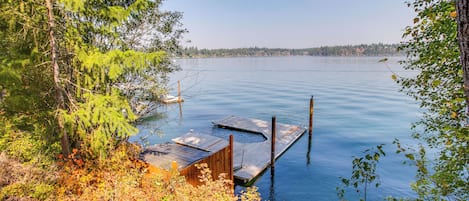 Hayden Lake Vacation Rental | 3BR | 2BA | 1,000 Sq Ft | Stairs Required